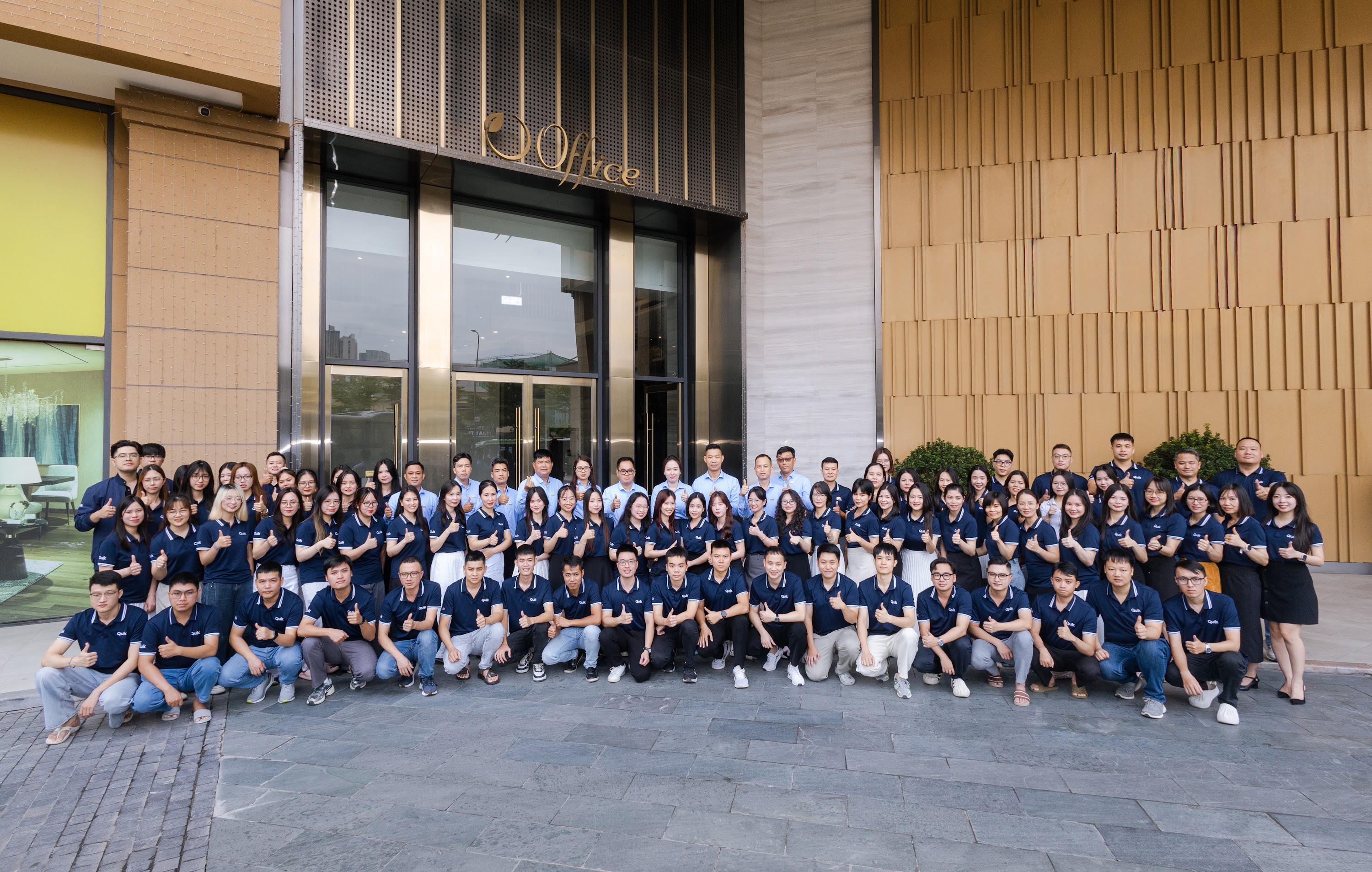 The full Vinatti team together outside the office